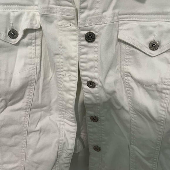 Style & Co. Denim White Jean Jacket Lightweight Denim Style - Picture 3 of 7